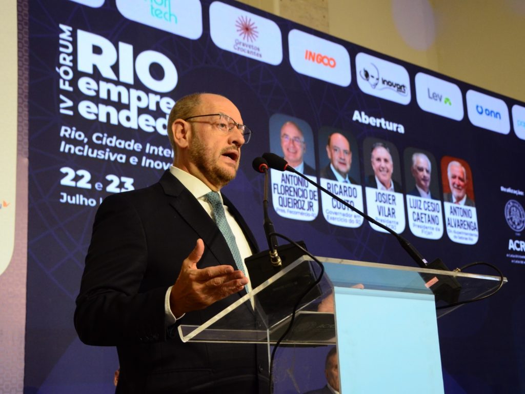O desembargador Ricardo Couto, presidente do TJ e  governador em exercício do RJ, participou da abertura do evento na ACRJ